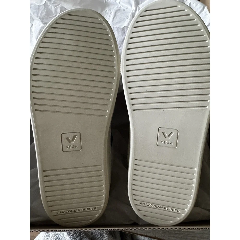 VEJA youth White Black Small V-10  Sneakers Size Eur 34‎ US 3 NEW in box